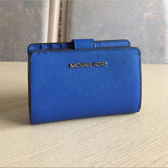 Michael Kors Galaxy Blue Leather Bifold Wallet - Picture 2 of 10